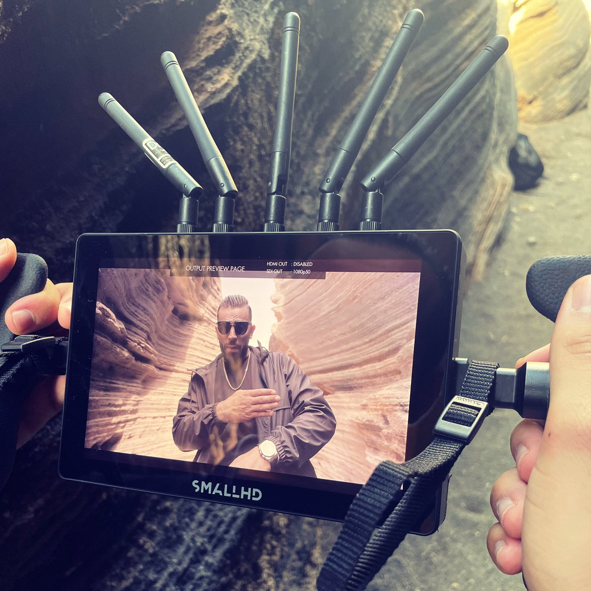DidenOfficiel's tweet photo. C’est officiel la Team le Clip #bechouïa arrive 🤩👌🏼
Cc @NassiOfficiel @GoldVizion @ByDimeh @Dape_prod 🤟🏼
#newclip #bechouïa #diden #nassi #blackpearlmusic https://t.co/b7Nu5mvOVd