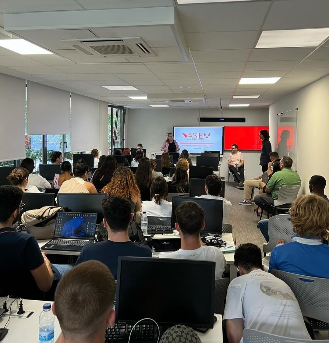 Concienciar y visibilizar a los estudiantes sobre #SaludMental  han sido los objetivos. 
Comprometidos con los #ODS y con nuestros alumnos.
Gracias a <a href="/SaludMentalVAL/">ASIEM</a> por su colaboración y por sus testimonios.
