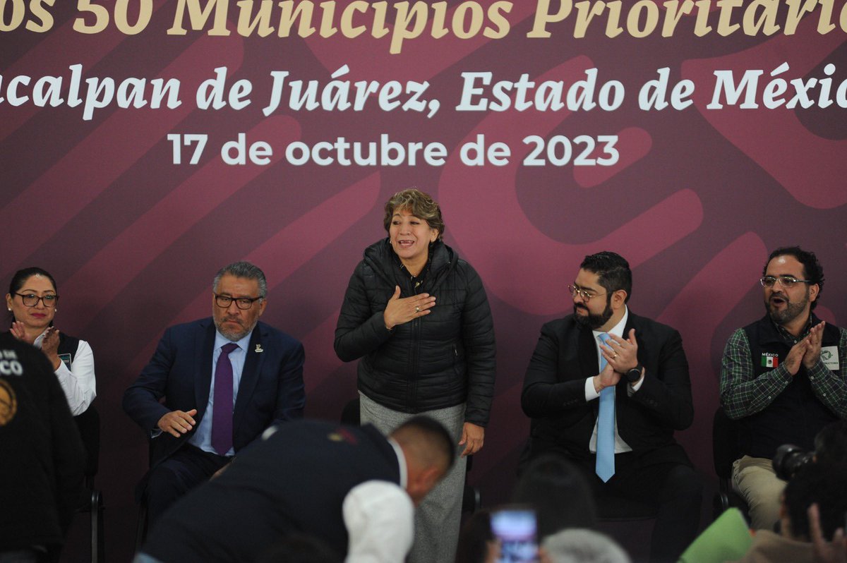AAndradeTellez's tweet photo. #ElPoderDeServir 

El día de hoy, en compañía de nuestra Gobernadora @delfinagomeza, asistí a la presentación de la Estrategia Especial para la Construcción de Paz en los 50 municipios Prioritarios, iniciativa federal que tiene por objetivo combatir las causas que originan la delincuencia desde un enfoque preventivo, que apuesta por realizar labores de proximidad, principalmente en calles, barrios, colonias y caminos, a fin de detectar y atender conductas antisociales que puedan derivar en ilícitos. 

Nuestra prioridad es reconstruir el tejido social de la mano de la ciudadanía. 

Desde la @SS_Edomex daremos puntual seguimiento a esta política visionaria que busca reencontrar la paz y construir una mejor entidad y un mejor país. 

#SomosMásLosBuenos
#MásInteligenciaMenosViolencia