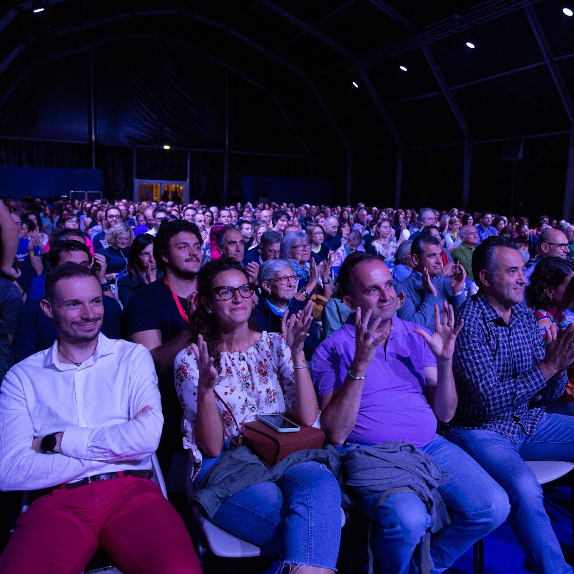 Quanti siete stati? 🤩 

In questi 17 giorni di festival non ci siamo mai sentiti soli, ma non ci aspettavamo di aver accolto più di 80 mila persone in presenza e oltre 300 mila sul web.  

Grazie per aver partecipato e aver reso spaziale questa XXI edizione.  
#BergamoScienza