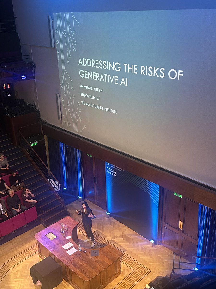 .@mhairi_aitken demonstrates the drawbacks of putting generative AI in charge of the sandwiches….part of tonight’s second of three #TuringLectures hosted by @turinginst & @Ri_Science