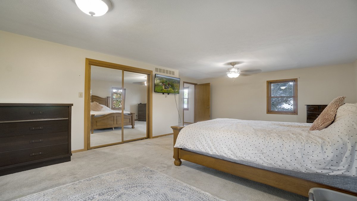 FidelBatresHom1's tweet photo. 𝐉𝐔𝐒𝐓 𝐋𝐈𝐒𝐓𝐄𝐃 📷 8115 Fruit Farm Rd, Belvidere, IL | 6 Bd | 2Bath on 4 Acres | Listed for $350,000 | Zoned Ag | Chicken Coop | New Roof &amp; Siding 2023 |  Make This Property Yours! Schedule a showing today! Contact Fidel Batres: 815-677-8331 or visit https://t.co/KdI3ds7068 https://t.co/mBh6Stmov1