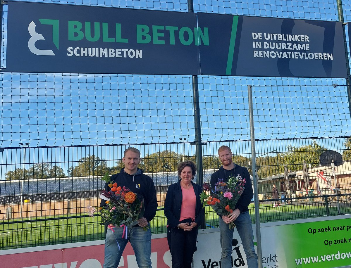 BroeWilleke's tweet photo. Nieuw sponsorpakket voor Bull Schuimbeton Jan Vlastuin en Stefan van Ginkel SUPER BEDANKT! #opmaatgemaakt #grootbord #trotsoponzesponsors 🔴⚪️ https://t.co/CIerNT86cE