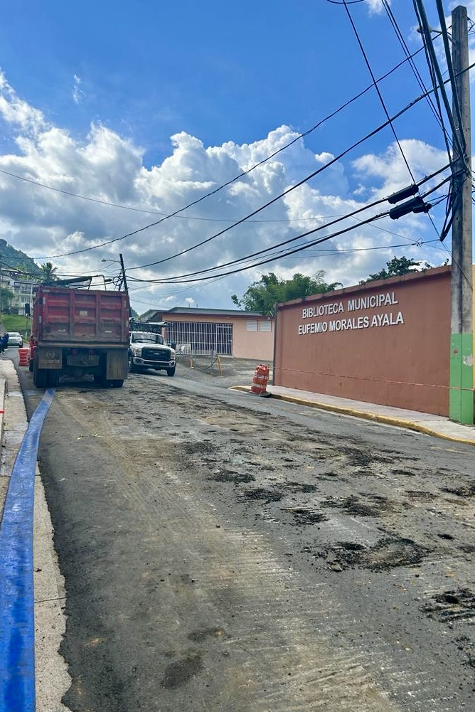 [Aviso] Continúan los trabajos de renovación de tubería sanitaria en el casco urbano de Naranjito. Exhortamos a los conductores a estar atentos a las señales del tránsito en la zona.