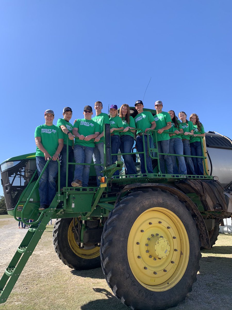 HollidayFFA's tweet photo. 🐮Archer County Ag Day 🐮
Our FFA Officers spent the day educating elementary students on agriculture and what it has to offer. #righttofarm https://t.co/edRvSp56ni