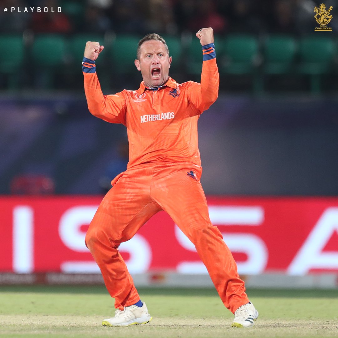 This is a van der Merwe appreciation post! Some of his colleagues have become coaches and commentators, but he’s still at it! Whether it's the Red & Gold or Green or Orange, his passion is unmatched 🙌 #PlayBold #CWC23 #SAvNED @Roela52