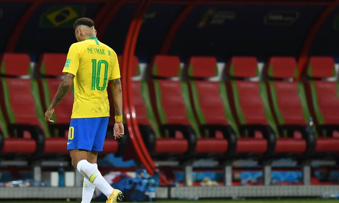Neymar não aceita psicólogos na seleção.

Para não querer amparo emocional. Sua opinião prevalece desde Dunga e Tite. Diniz, apesar de formado em psicologia, também aceita.

Porque a seleção não tem um psicólogo esportivo?

Como, por exemplo, França, Inglaterra, Alemanha,