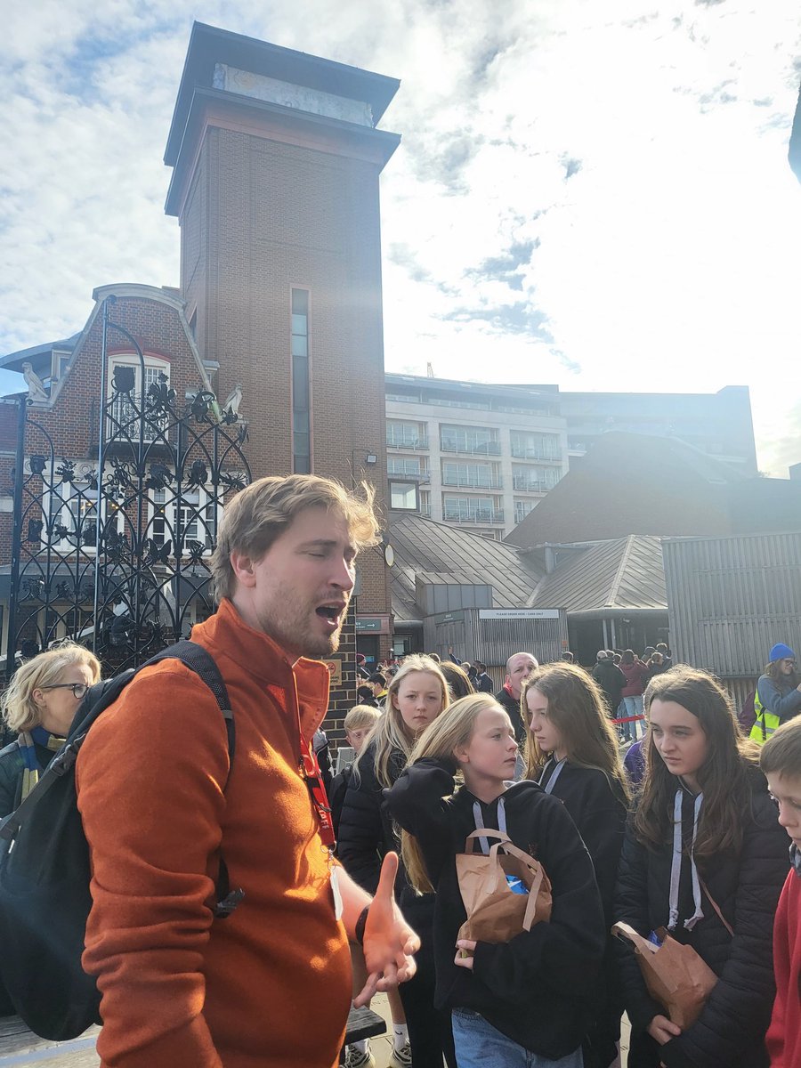 Birkenhead_Eng's tweet photo. Great tour of The Globe.  Thank you @The_Globe https://t.co/5n1yJBnn43