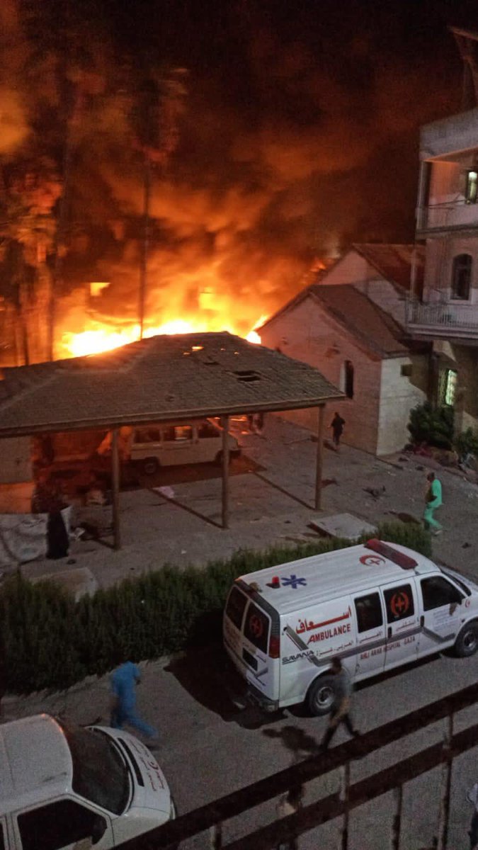 Το ότι οι Παλαιστίνιοι αποκεφάλισαν 40 βρέφη ήταν μούφα.
Το ότι το #Ισραηλ βομβάρδισε νοσοκομείο είναι δυστυχώς αλήθεια.
300+ νεκροί.
Πάντα οι κατοχικές δυνάμεις έκαναν εγκλήματα πολέμου.
Εδώ προχωρούν και σε καθαρή γενοκτονία.
Λευτεριά στην #Παλαιστινη