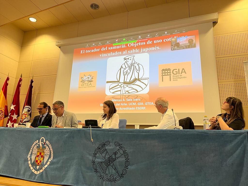 AsiaCongreso's tweet photo. En la segunda mesa, Irene Muñoz (UI1-USAL) nos habló de arqueología de la agricultura, Marcos Sala (URJC) sobre el tocador del samurái, Alfonso Falero y Rosa M. Morente (USAL) del concepto de seikatsu y Sara Gómez (USAL) de los Matsuri. #ucm #usal #urjc #gtea #japon #ui1 #gia https://t.co/8xSUcd9lTd