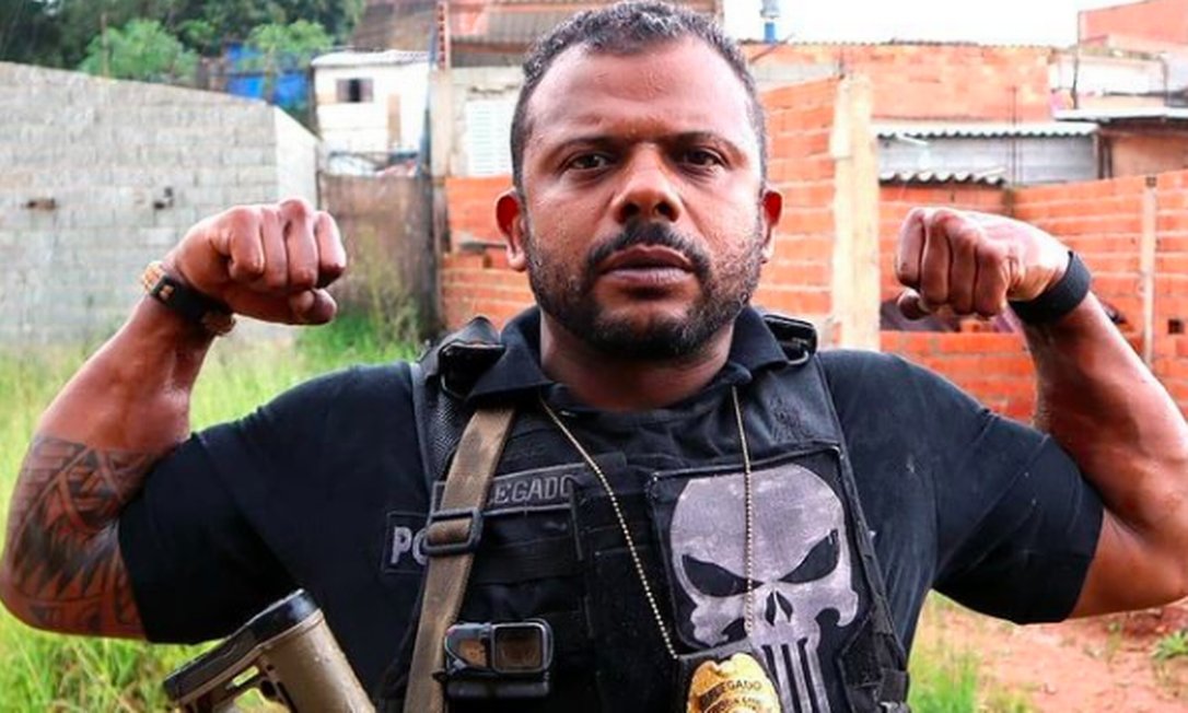 Deputado Bolsonarista Delegado Da Cunha é acusado de espancar namorada até ela desmaiar.

A vítima acrescentou que o parlamentar atacou sua honra, chamando-a de "putinha" e "lixo". Sempre segundo a versão apresentada pela mulher à polícia, depois de ofendê-la, ele bateu a cabeça