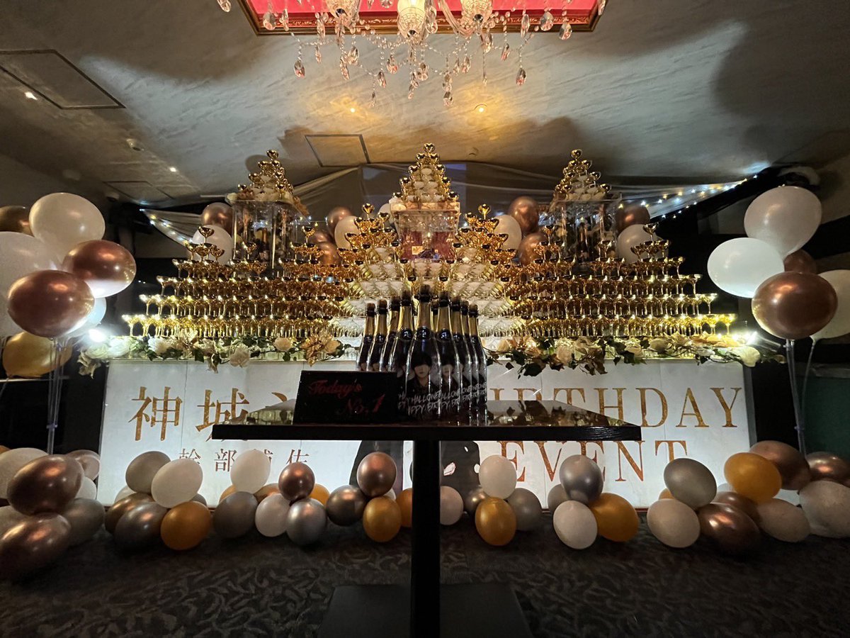 今日はしがない幹部補佐して
1番幸せな一日でした🙌
初のラスコレです‼️

売り上げが最初は伸びたけど今は一本釣りでギリ後輩に威張れるくらいの幹部補佐でも輝かしてくれるお姫は必ずいるって事が証明されました。

僕は何も凄くない

お姫様ありきのしがない幹部補佐です
ありがとうございます。