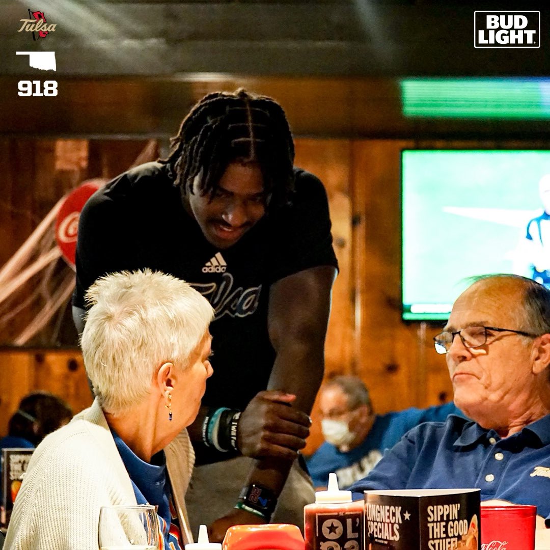 Last night on the @TulsaCoachKDub Radio Show with guests <a href="/KendarinRay/">Kendarin Ray</a> &amp; <a href="/HopkinsDorian/">Dorian</a> 
Join us October 23 for the next show or listen live on @TheBlitz1170

Next show details
🗓️ Monday, 10/23
⌚️ 7:00 p.m. CT
📍 RibCrib BBQ - 16th &amp; Harvard 
📻 The Blitz 1170 AM

#EasyToCelebrate