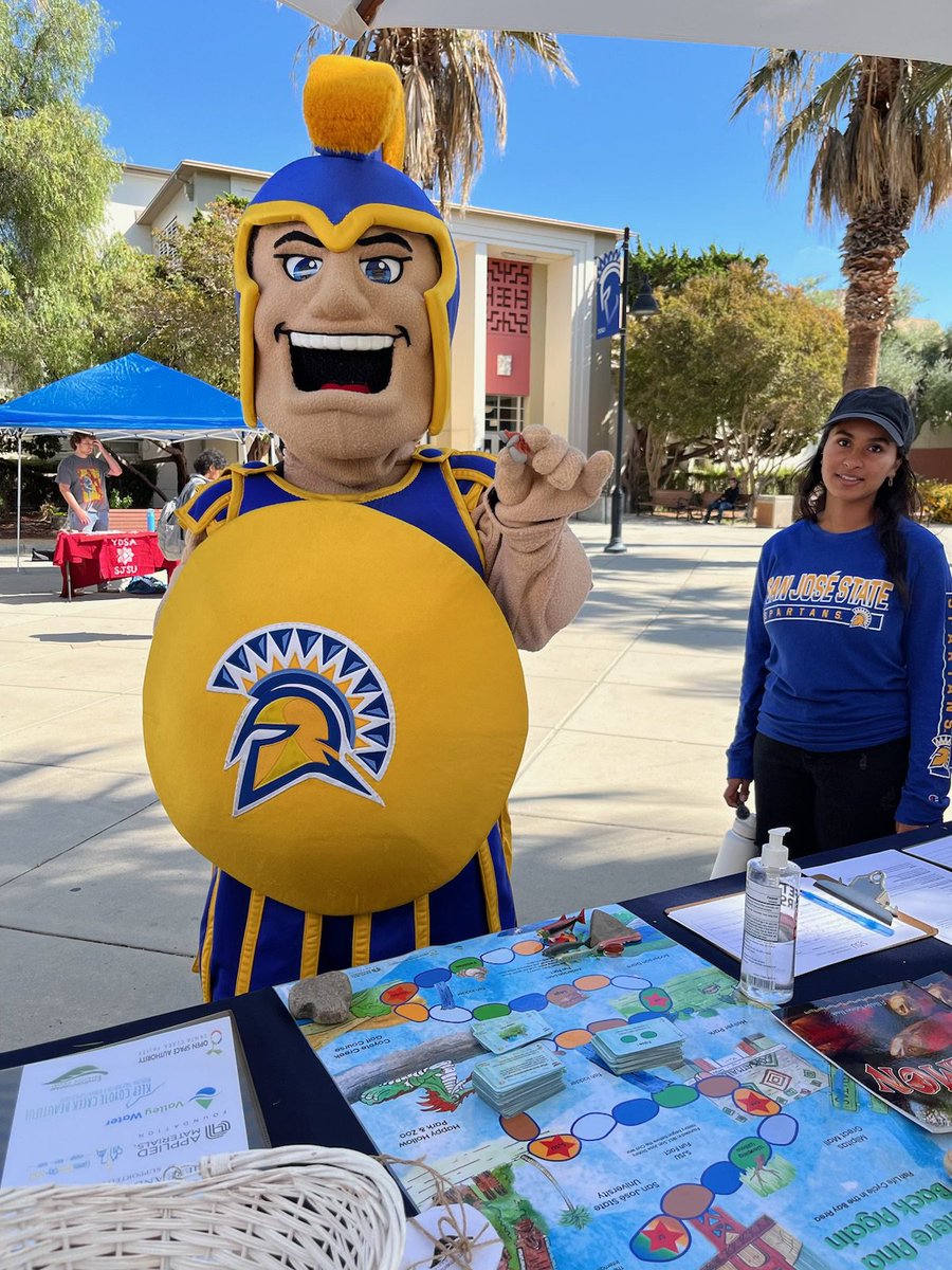 The Environmental Resource Center (ERC) students and faculty at the Ecosystems to Food Systems Sustainability Fair on October 11, 2023!

The ENVS department also helped students learn about fish life cycles on that day!