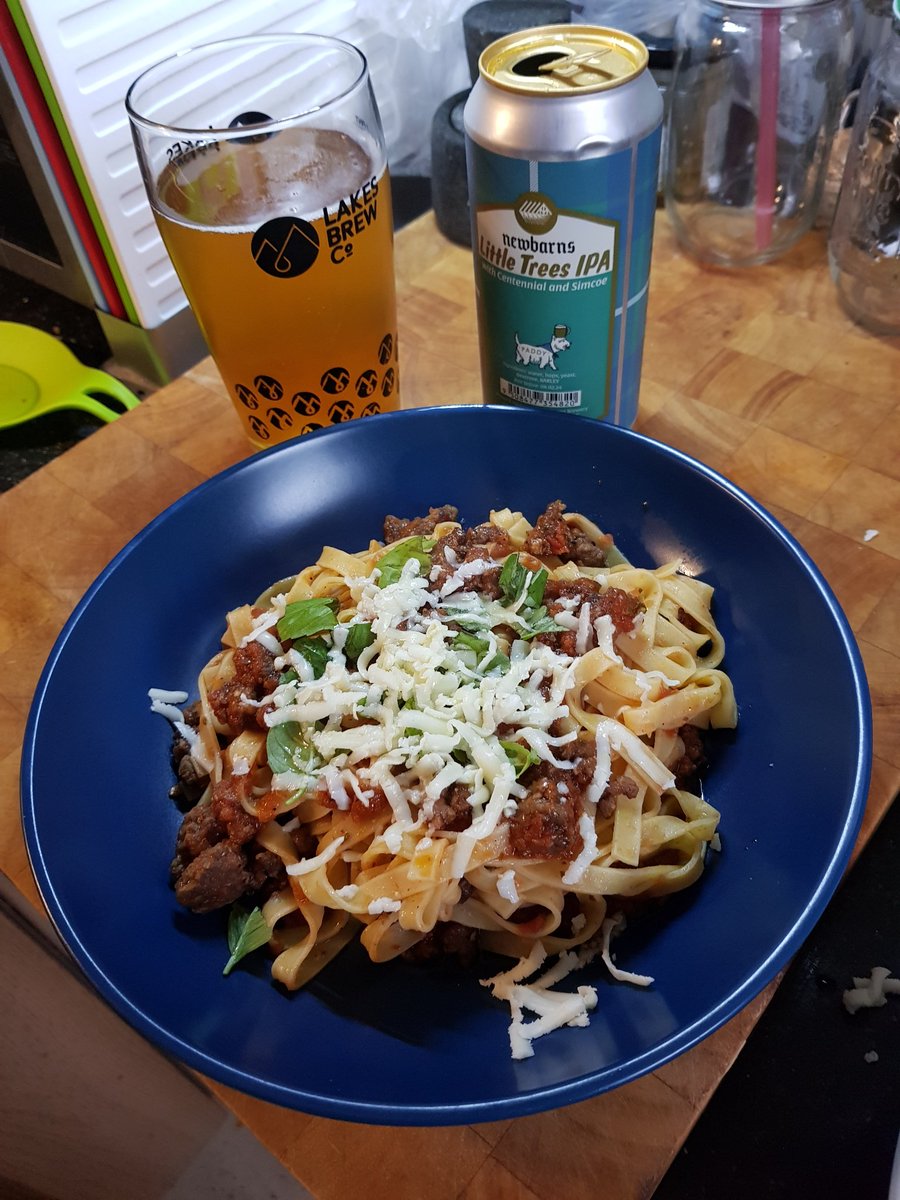 #eveningmeal Blue Bowl tonight has tagliatelle in a rich ragu.
<a href="/BlocknBottle/">Block & Bottle</a> steak mince roasted and the cooked in a rich tomato sauce made with semi sun-dried tomatoes
Beer is Little Trees IPA  from <a href="/NewbarnsBrewery/">Newbarns Brewery</a> a proper Centennial smash in the mouth
<a href="/craftbeerncl/">Craft Beer Newcastle</a>