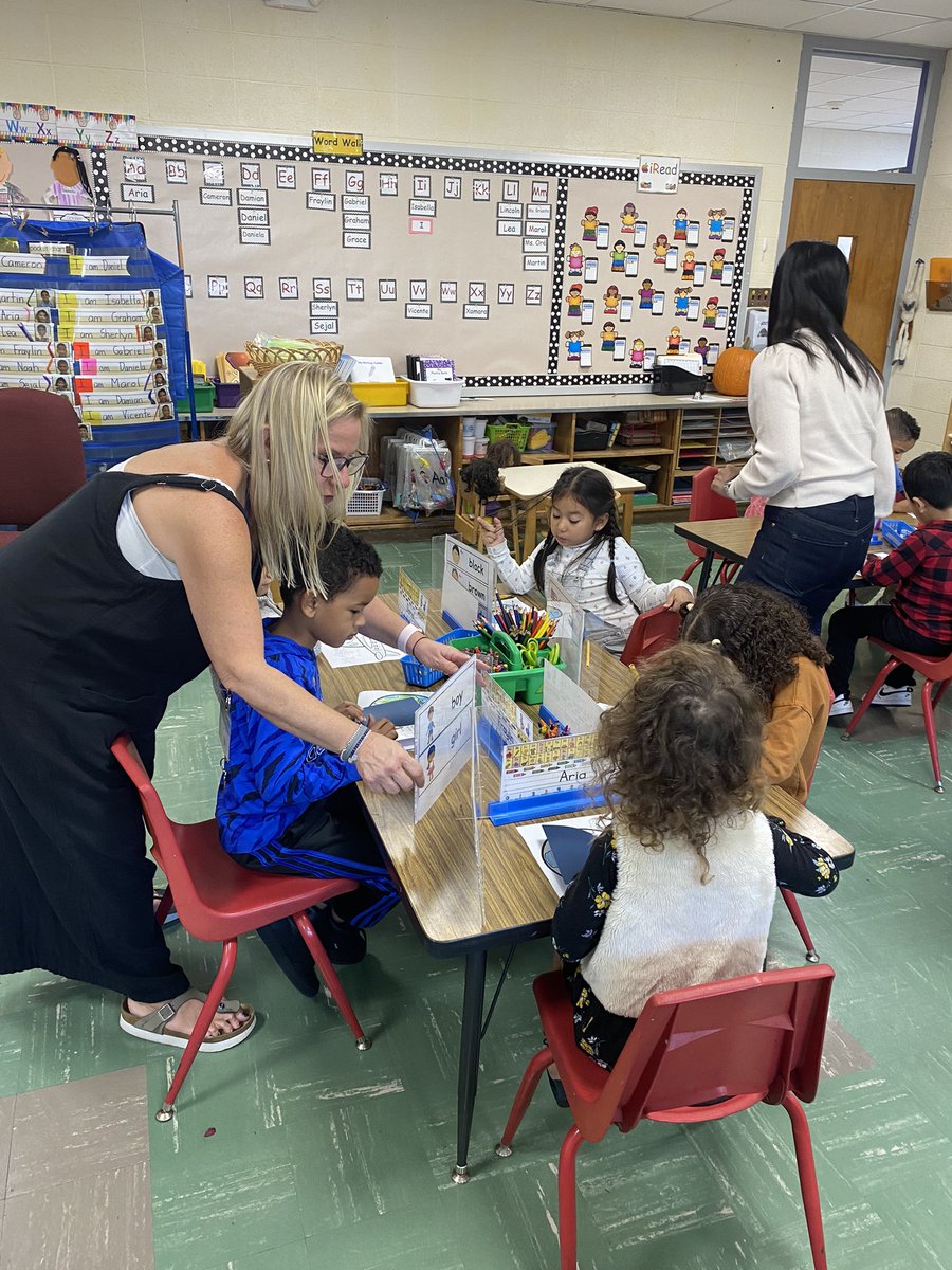 DrAudreyBrutus's tweet photo. Ms. Oré’s class getting their passports ready for future international travels! @JPSchoolTTSH https://t.co/ckUGm6TAjM