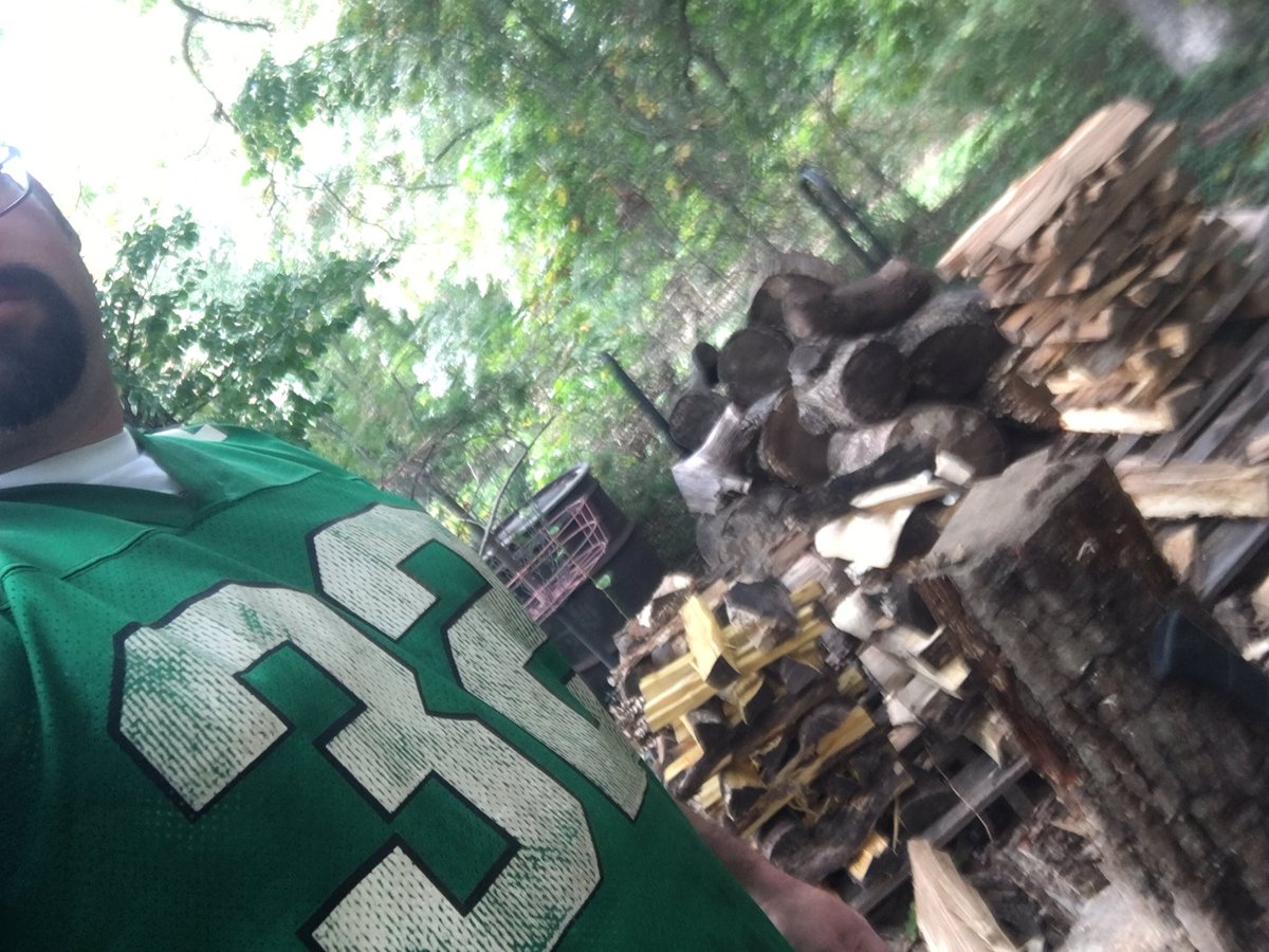CLeeOaktonVa's tweet image. Kelly Green week!!! Getting that wood chop in @JTrotter_54 style while reppin the Ricky Watters throwback!!! #ForWhoForWhat #FlyEaglesFly