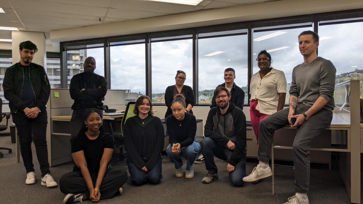 La semaine dernière, l'équipe de Montréal de Katimavik a eu le plaisir d'inaugurer ses nouveaux bureaux à Westmount.
-
Last week, Katimavik's Montreal team had the pleasure of officially opening its new offices in Westmount.