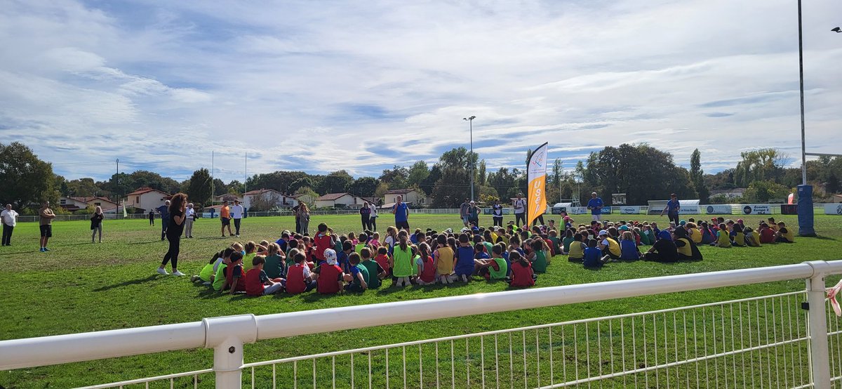 64_usep's tweet photo. Un grand merci à tous les acteurs pour la réussite de cette belle journée, concluant un partenariat riche et efficace! 
Merci également à @AcBordeaux pour sa présence, et aux nombreux élus de la @ligue_na_rugby ! Mention spéciale à l #usep47 pour ce beau haka!!! https://t.co/Bw8gGQ0NfD