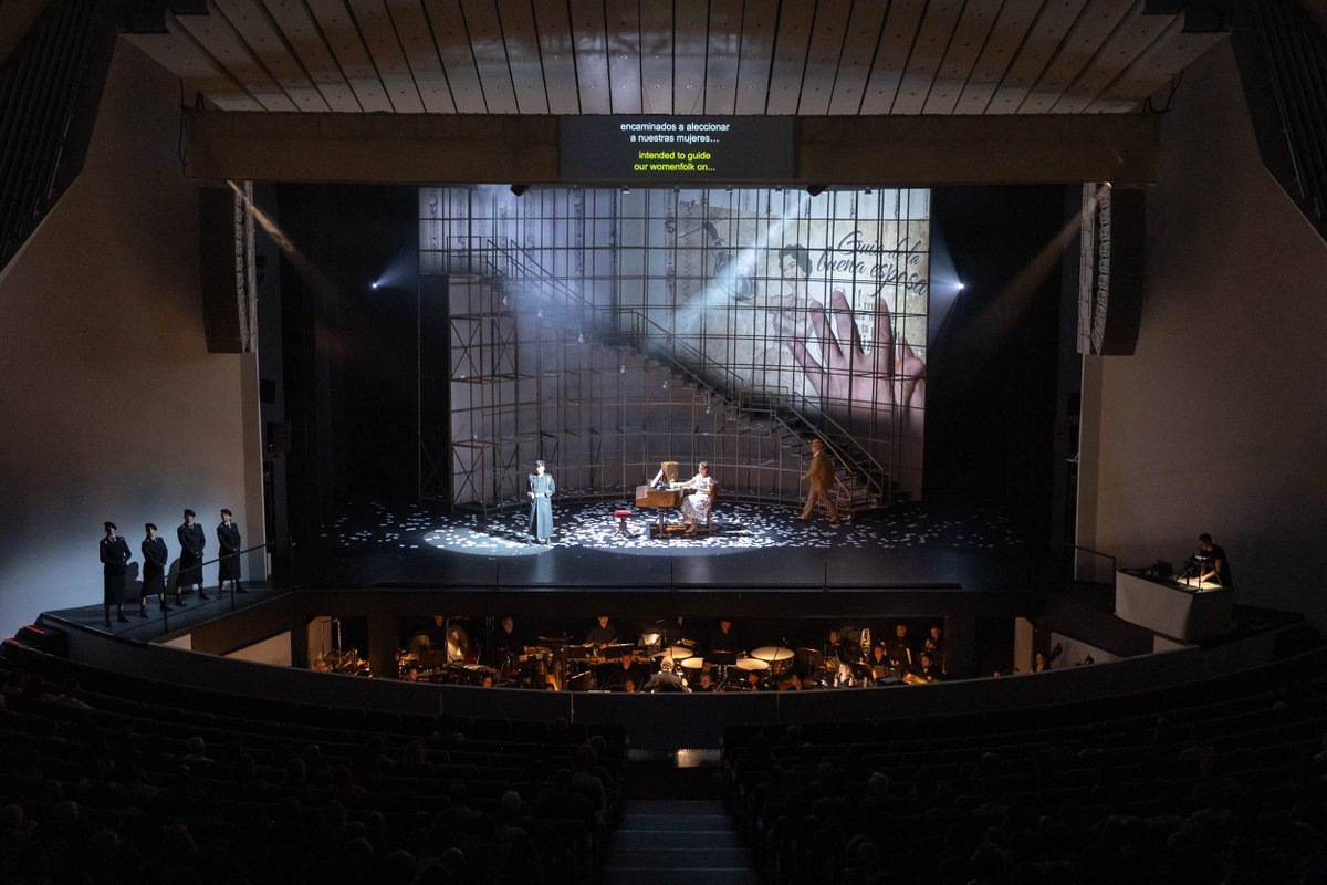 <a href="/OperadeTenerife/">Ópera de Tenerife</a> estrenó su temporada esta noche con la primera función de #MaríaMolinerADT. 📚✨

Si no pudiste venir, recuerda que aún hay dos fechas disponibles: este jueves 19 y sábado 21.

Entradas a la venta 🎟️: auditoriodetenerife.com/es/maria-molin…

#AuditoriodeTenerife #ÓperadeTenerife