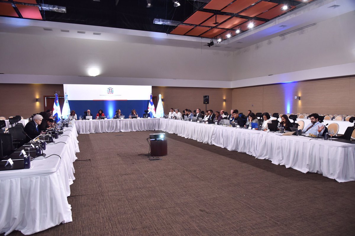MIREXRD's tweet photo. Nota de prensa 🗞

República Dominicana acoge celebración Consulta Regional de América Latina y El Caribe para eliminar contaminación por plásticos

📲 https://t.co/1JCOhBIWTy https://t.co/yGfHYz2pPD