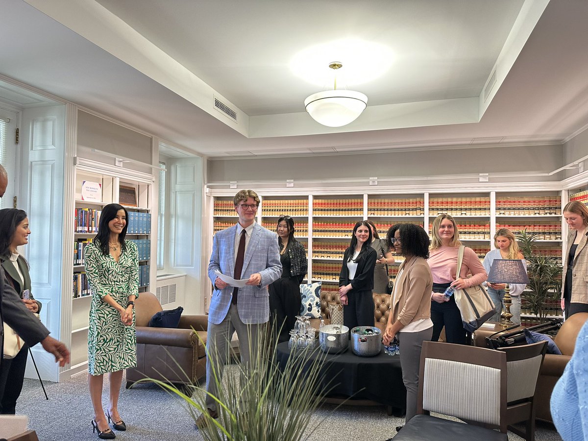 SMUtate's tweet image. One of the reasons we love the Student Forum is the opportunity for our students to interact with our speakers.
Students from the journalism division got up close and personal advice from Lisa Ling in the Green Room before the Forum started.