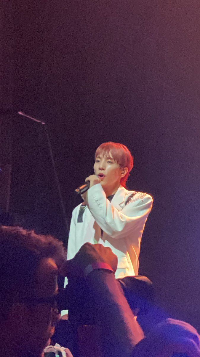 _notallison_'s tweet image. Photos from my luminous concert😍 #luminous #fuzzclub #luminousconcert #athens