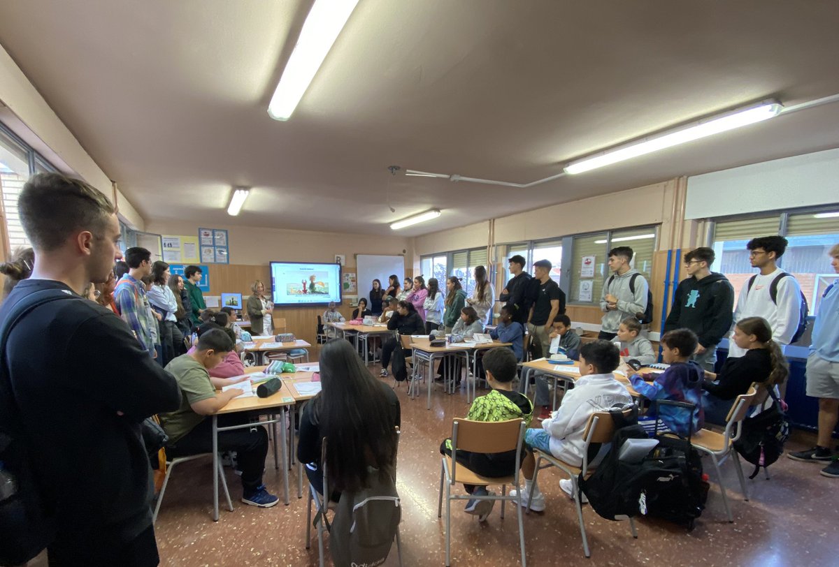 El alumnado de 1º del Grado de Primaria de  <a href="/unizar/">Universidad Zaragoza</a> @FacultadEducaUZ nos han visitado para conocer nuestro proyecto educativo, las diferentes metodologías activas y nuestro alumnado <a href="/RedEvolucionAr/">RedEvolucion</a>