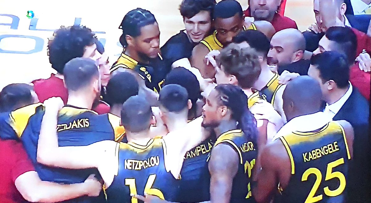 aekweb24's tweet photo. Πύρρειος νίκη. Η ομάδα χτίζεται ακόμα και θέλει χρόνο. Ήμασταν κακοί σε ριμπάουντ και τρίποντα. Είναι όλοι νέοι παίκτες αλλά καλοί παίκτες με ποιότητα. Στηρίξτε ρε βράχνιασα να σας το λέω. Ελάτε γήπεδο να νιώσουν και αυτοί πως παίζουν για την Βασίλισσα! #BCL #aekbc #aekfc #aeklud https://t.co/0TgdE2E3RQ