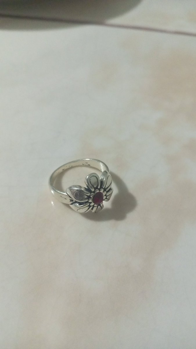 Sevgilim evlilik teklifi için baget yüzük beklerken benim ona okunmuş umre yüzüğü hediye etmem huhjhjjjıhhhh <a href="/sevvalikoo_/">Şevval Akca Yılmaz</a>