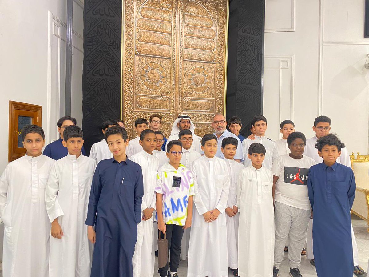 # زيارة طلاب
#متوسطة_الفرسان_المكية_الأهلية
لكسوة الكعبة ب #مكة 🕋 
يوم الأربعاء الموافق  ١٤٤٥/٠٣/١٩ هـ
#تعليم_مكة
#مكتب_التعليم_بالشوقية