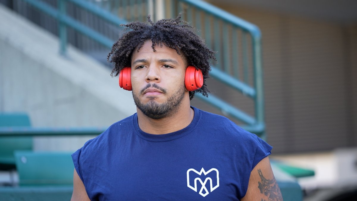 La tête que tu fais quand t'as 5 plaqués, 2 sacs, un touché ET que tu n'es TOUJOURS pas sur l'équipe de la semaine de la <a href="/LCFca/">LCF</a> 
-
The face you make when you had 5 tackles, 2 QB sacks and a touchdown AND you STILL don't make it on the <a href="/CFL/">CFL</a> team of the week! 

#Alouettes