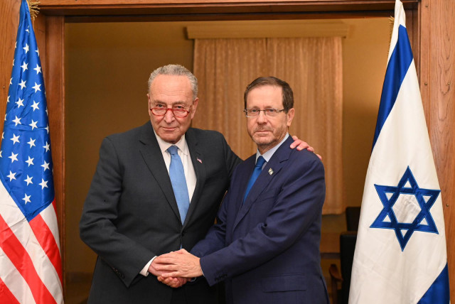 MarioNawfal's tweet photo. 🚨 BREAKING: SCHUMER ON $10 BILLION AID TO ISRAEL

'We intend to get the aid package for Israel by the end of the week.'

Speculated to be $10 Billion. 

Source: Bloomberg