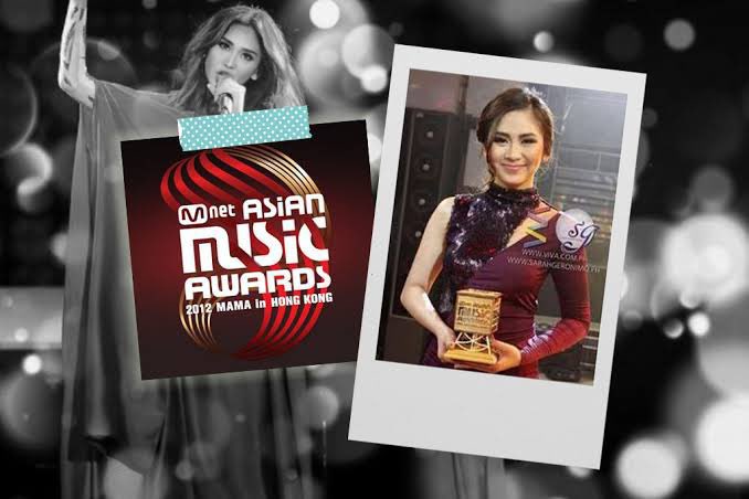 ayaayfitz18's tweet photo. In 2012, Sarah G won Best Asian Artist award at @MnetMAMA Mnet Asian Music Awards.
β She is the FIRST and ONLY Filipino female artist to have achieved this milestone in MAMAs history.
@JustSarahG #SarahGeronimo #Mnet #MAMA https://t.co/p8iPbRADFb