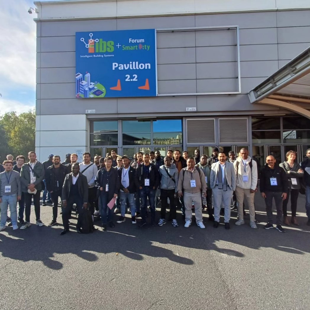 Les Plombiers du Numérique (@plombiersdunum) on Twitter photo Les Plombiers du Numérique d'Ile-de-France se sont retrouvés porte de Versailles au salon <a href="/IBSevent/">IBSevent</a> et forum #smartcity. Un bel aperçu des technologies innovantes autour de la transition numérique, sobriété énergétique, smart home et smart buildings.. Se former et s'informer ! 💡 Les Plombiers du Numérique d'Ile-de-France se sont retrouvés porte de Versailles au salon <a href="/IBSevent/">IBSevent</a> et forum #smartcity. Un bel aperçu des technologies innovantes autour de la transition numérique, sobriété énergétique, smart home et smart buildings.. Se former et s'informer ! 💡