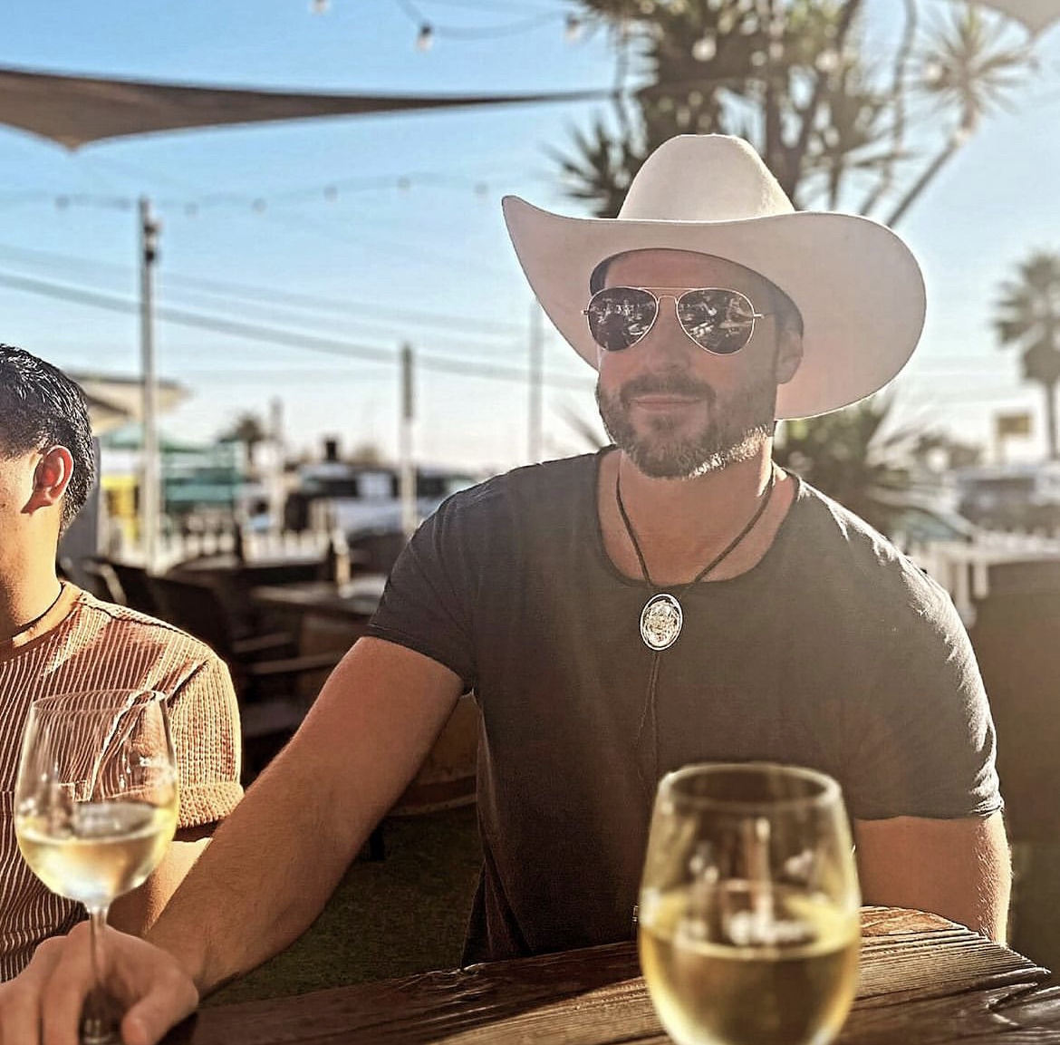 Real men drink white wine!

📸 @bradstravels