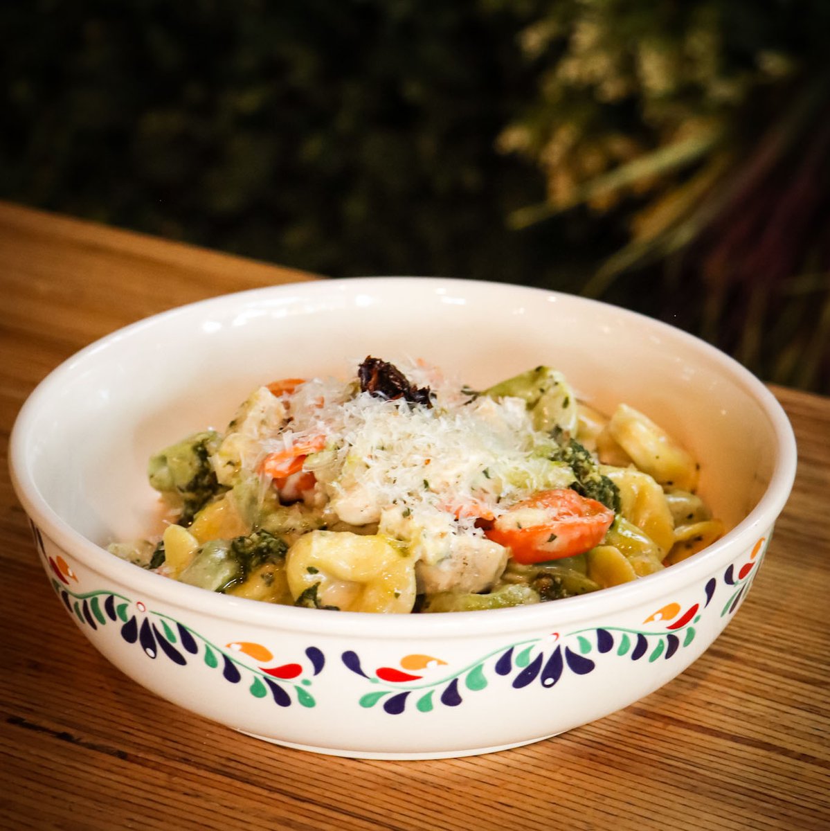 It's National Pasta Day! 🍝 Indulge in our Pesto Chicken Tortellini or Lobster Mac N Cheese tonight! Full service dinner starts at 4pm, but #unwine with drinks + bites during our 3-6pm Happy Hour!