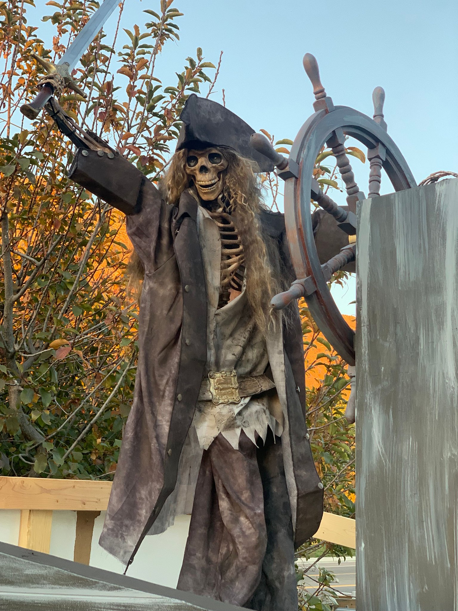 KUTV2news on X: Some people say the Hansens in Pleasant View are fans of  Halloween. Those people apparently don't know the difference between fan  and pure, unbridled obsession. 📍: Corner of 4200