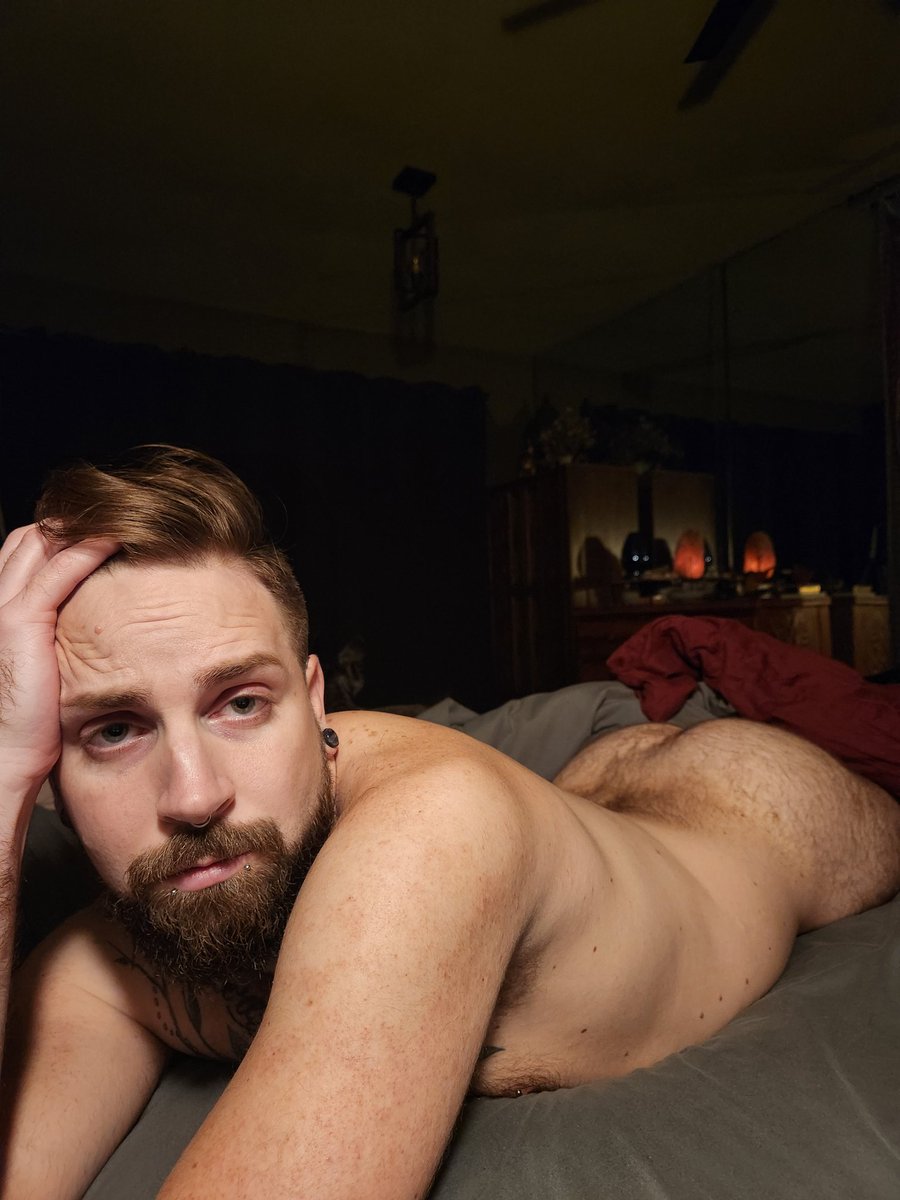 comeseecody's tweet photo. Hate to get out of bed on a gloomy day like this...

#gay #beard #beardedhomo #hairy #booty https://t.co/9gRzxC93M8