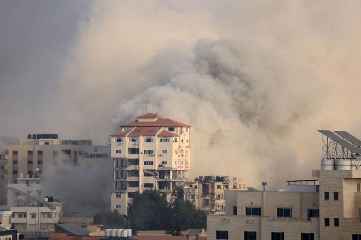 ⚫ Un bombardeo de Israel a un hospital en Gaza provoca cientos de muertos. bit.ly/45Cq3Cn