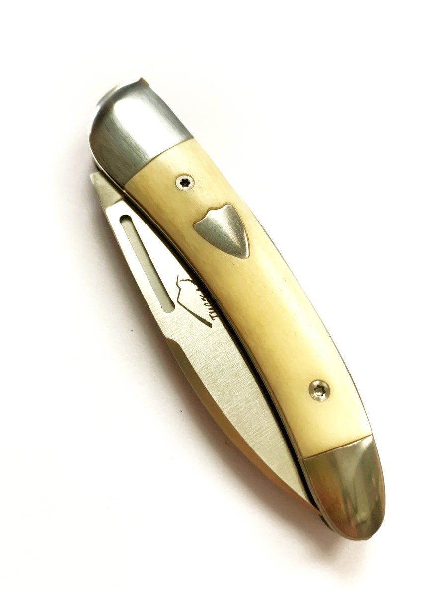 Tuck_e_hoe's tweet photo. Check out https://t.co/xkC0RTP6Q7 for this and other knives in our Overstocks! https://t.co/RoeLIb1Z9j
