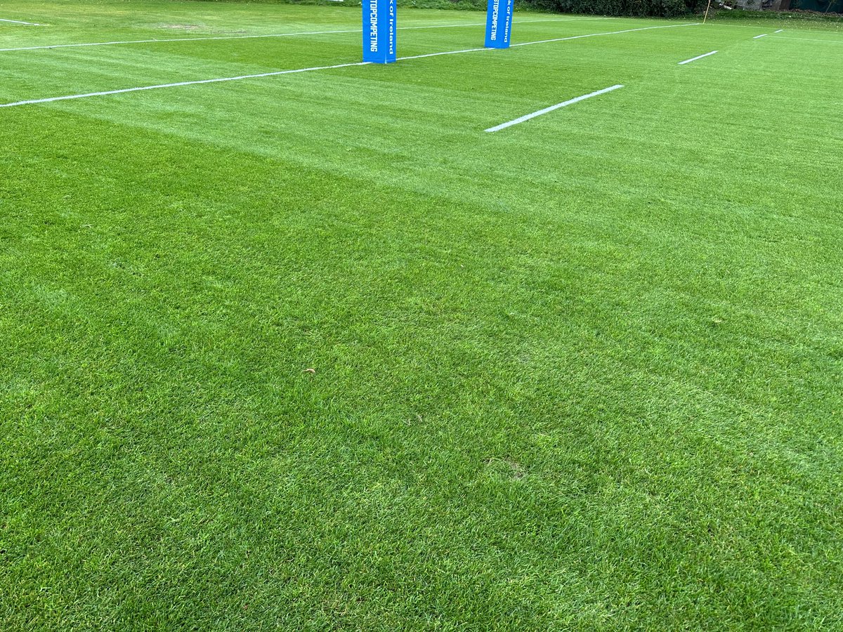Leinster Rugby first training on this new custom designed grass pitch. Excelled all performance tests. Main contractor ⁦@pbcontracts⁩, grow in by ⁦@sportworksEGP, irrigation by Tim Collins and synthetic area by SIS. Design and PM by Hayden Turfcare. #ontime #onbudget
