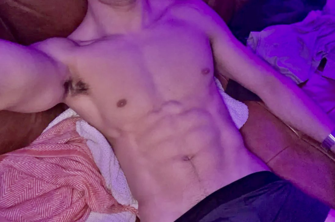DomAltChi's tweet photo. Post gym nap https://t.co/C4wy0ztbrr