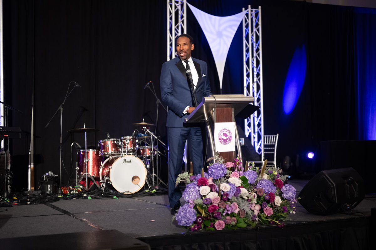 CityofAtlanta's tweet photo. Congrats to the Morris Brown College Foundation on a successful evening of elegance &amp; entertainment to raise money for @1881MorrisBrown scholarships. Mayor @andreforatlanta joined guests to celebrate the institution's remarkable progress, including its largest enrollment in 20yrs https://t.co/5XGvIJR2DV