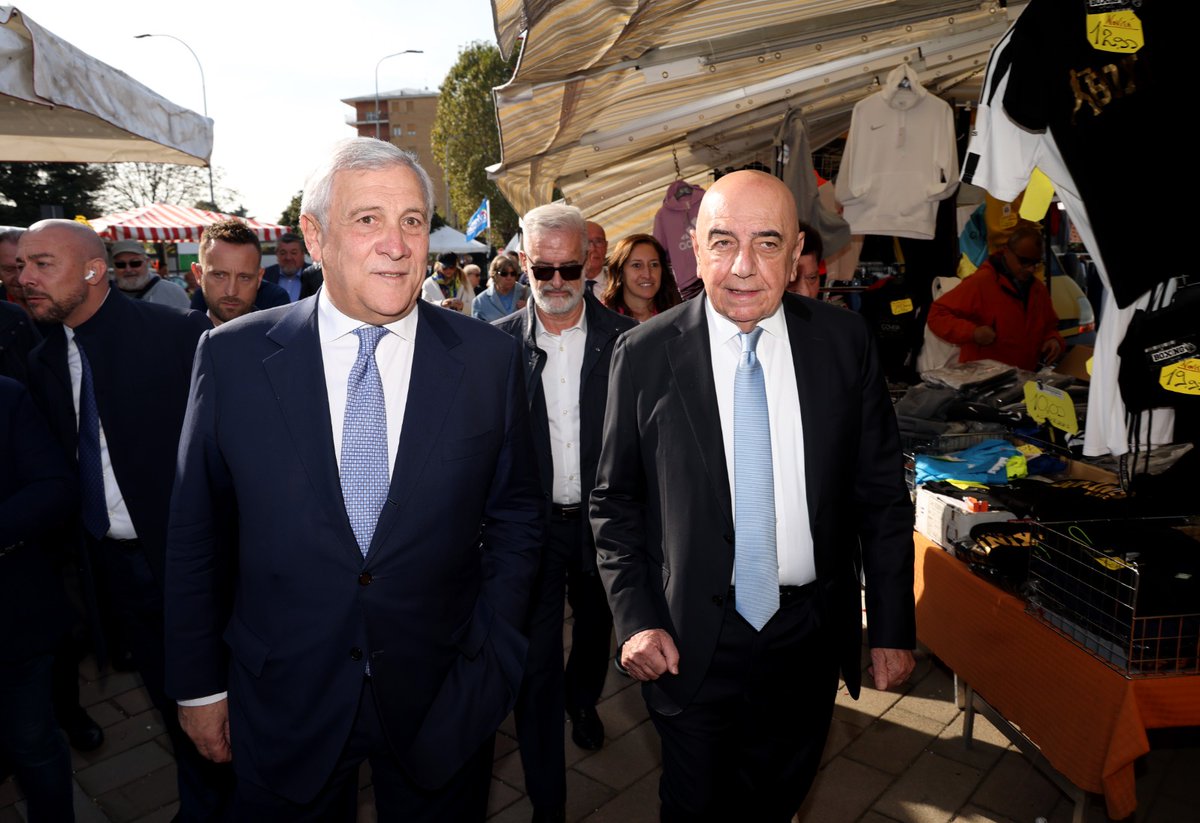 Antonio_Tajani's tweet photo. Dai mercati alle aziende del territorio. Dalle associazioni di categoria alle banche di credito cooperativo. Oggi abbiamo raccontato la nostra idea di sviluppo per la provincia di Monza-Brianza. E vogliamo che a portare avanti questo lavoro sia Adriano Galliani! 

#VotaGalliani https://t.co/Iu4h8C1Cpt
