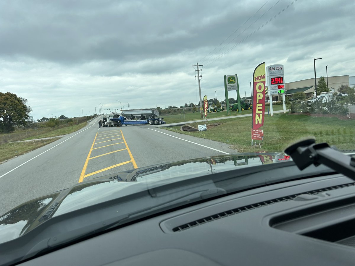 RHutchGoWKU's tweet photo. @joeimel Plano Rd at John Deere dealer. https://t.co/bri8fqGTjj