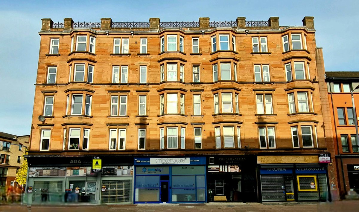 Traditional red sandstone Glasgow tenement building on Great Western Road in Glasgow. This one is slightly unusual in being five storeys tall, rather than four. 

Cont./

#glasgow #architecture #glasgowbuildings
#tenement #glasgowtenement #greatwesternroad #stgeorgescross