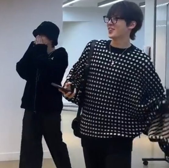 cllmdjng0's tweet photo. yvnho looking like a granma😭😭i love him to bits help https://t.co/QKQprvdlsB
