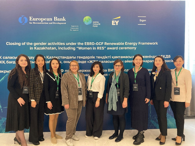 EBRDgender's tweet photo. Our @EvaJuliaBernard and @AnarNurbayeva with the first cohort of mentees of our programme to promote women’s green skills and employment in the renewables sector in #Kazakhstan @theGCF @EBRDgreen 🙌 https://t.co/Ji83Ly6sfS