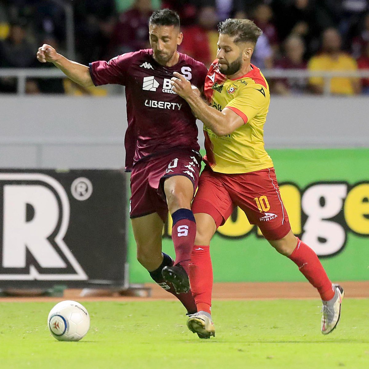 tdmascrc's tweet photo. Resolvamos esto como adultos ¿Cuál es mejor? 

🔁 Elías Aguilar 
❤️ Mariano Torres https://t.co/UoX0thjXLQ